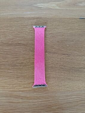 Apple Braided Solo Loop Watch Band in Pink. Size 4. 41mm